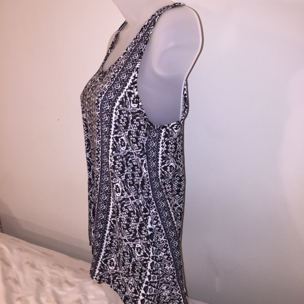 Patterned Tank Top - Picture 2 of 5